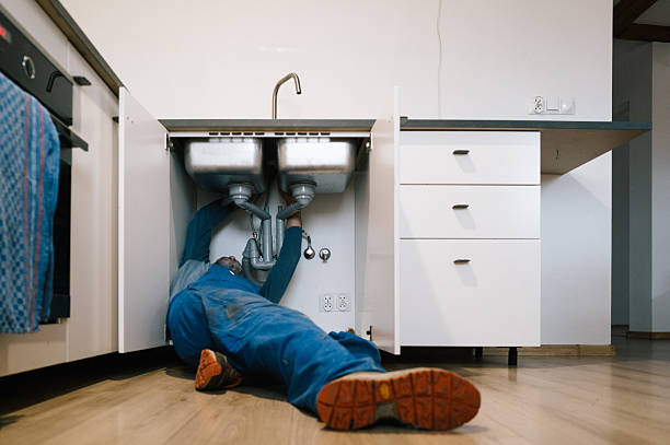 Professional Emergency Plumber technician working in Oakwood, PA